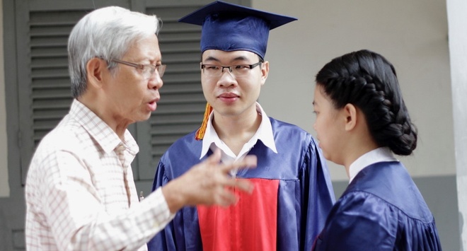 sinh vien bi duoi hoc anh 1