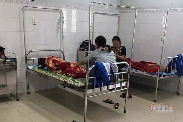 hoc sinh ngo doc thuc pham anh 1