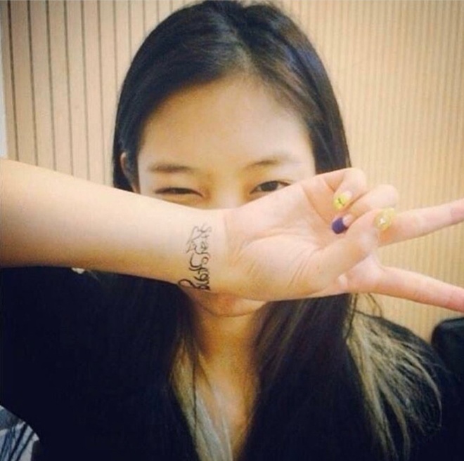 Một fans đã khiến BLACKPINK ngỡ ngàng với hình xăm Kim Jennie của cô ấy -  BlogAnChoi