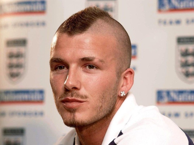 Kiểu tóc gây tranh cãi của David Beckham - Thời trang Sao