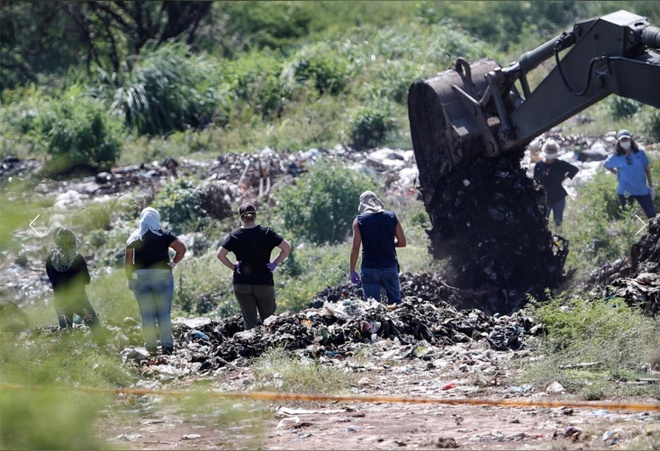 Mexico đào bới bãi rác tìm 43 sinh viên biến mất bí ẩn 5 năm trước | Znews.vn