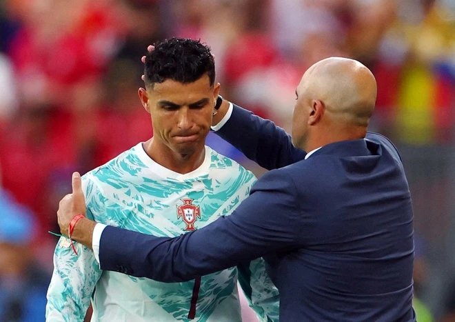Màn trình diễn đầy tranh cãi của Ronaldo | Znews.vn