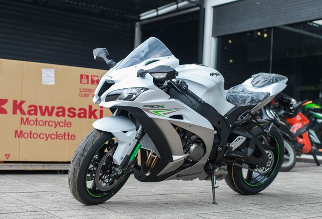 Kawasaki Ninja ZX 10R 2017 đầu tiên về Việt Nam - Xe máy