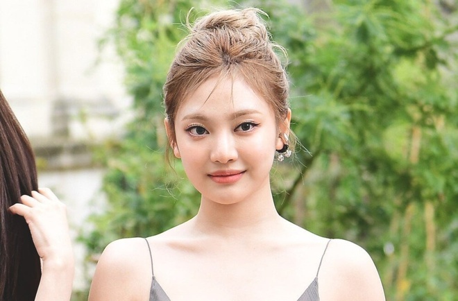 Nữ ca sĩ Trung Quốc gây sốt với thân hình cơ bắp | Znews.vn