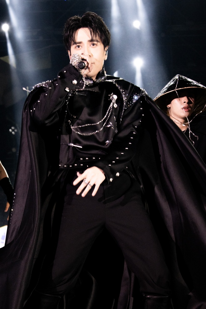 Quảng Ninh Tổ Chức Concert Lớn Nhân Kỷ Niệm Truyền Thống “Kỷ Luật và Đồng Tâm”