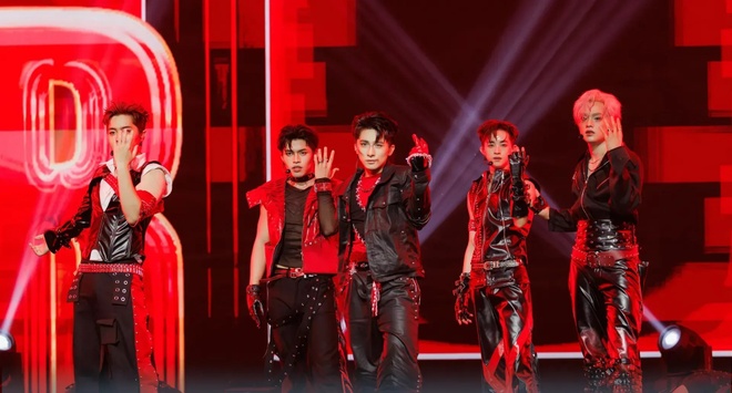 Anh trai "say hi" anh 1