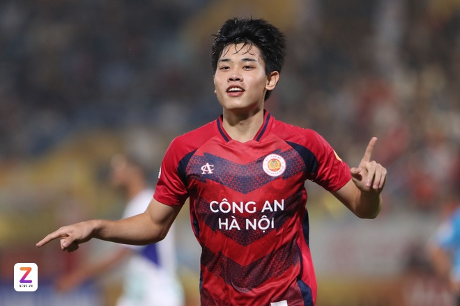 Đ&igrave;nh Bắc lọt đề cử Quả b&oacute;ng v&agrave;ng 2024 | Znews.vn