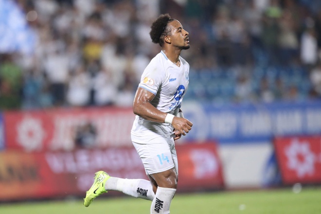 Nguyễn Xuân Son có đối tác mới trên hàng công 2 Xuân Son ghi bàn giúp Nam Định thắng 5-0 - Thể thao