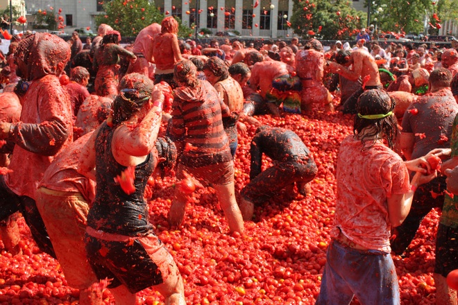 La Tomatina Là Lễ Hội Gì? Khám Phá Mọi Điều Về Lễ Hội Ném Cà Chua Nổi Tiếng