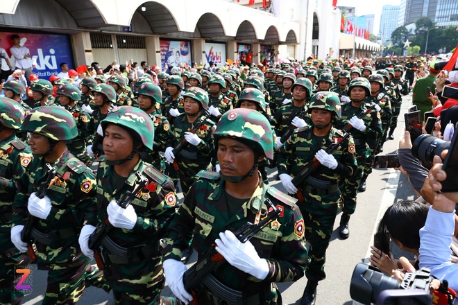 Dàn ý Bài viết: Mỹ Nam Bộ Đội Lào Tham Gia Tổng Hợp Luyện Diễu Binh Ở TP.HCM, Chỉ Nói 5 Chữ Đã Có 1,1 Triệu Người Mê