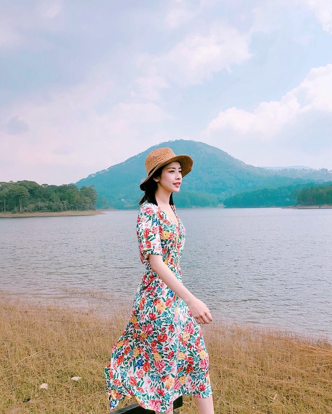 Váy Nhung Ánh Kim Hoạ Tiết Hoa STEFANNI