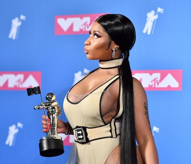 Trước khi tuyên bố giải nghệ, Nicki Minaj hay diện đồ khoe ngực quá đà -  Thời trang sao