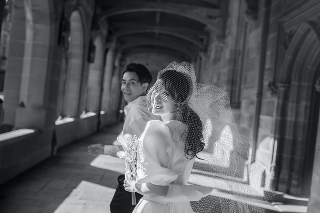 Váy cưới của Đông Nhi trong MV 'Yêu là cưới' - Ngôi sao
