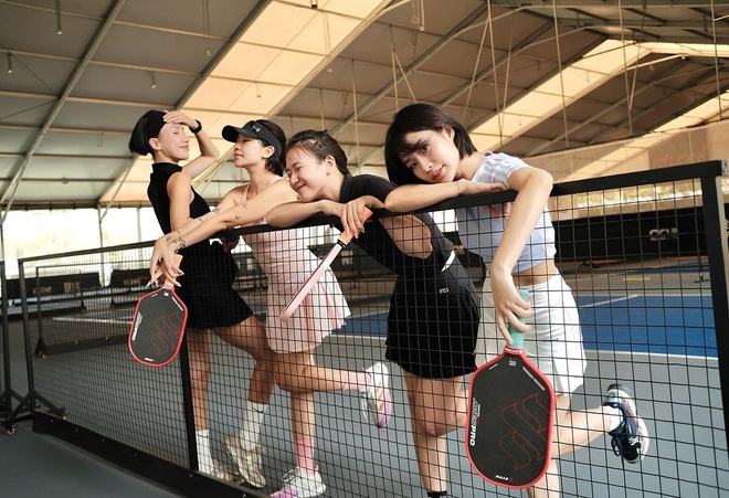 Tranh cãi không hồi kết về trang phục chơi pickleball hở hang - Lifestyle