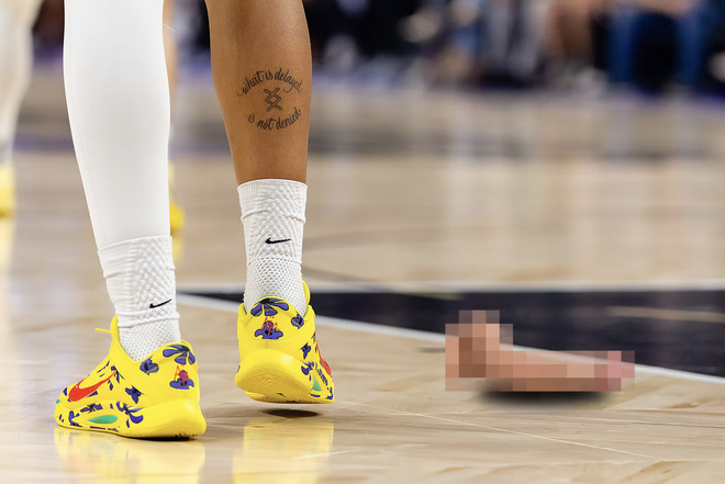 Đồ chơi tình dục bị ném lên sân bóng rổ nữ WNBA - Lifestyle