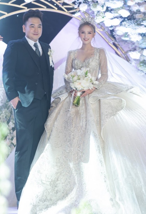 Những chiếc váy cưới đình đám của sao Việt năm 2015 | Báo Dân trí