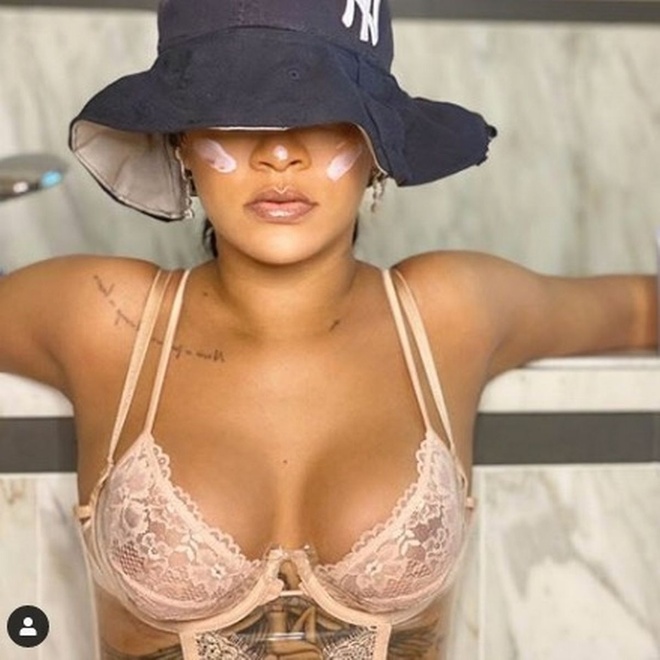 Rihanna táo bạo khoe hình xăm dưới ngực | Báo điện tử An ninh Thủ đô