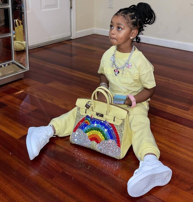 Cuộc sống xa hoa của con gái Cardi B | Znews.vn