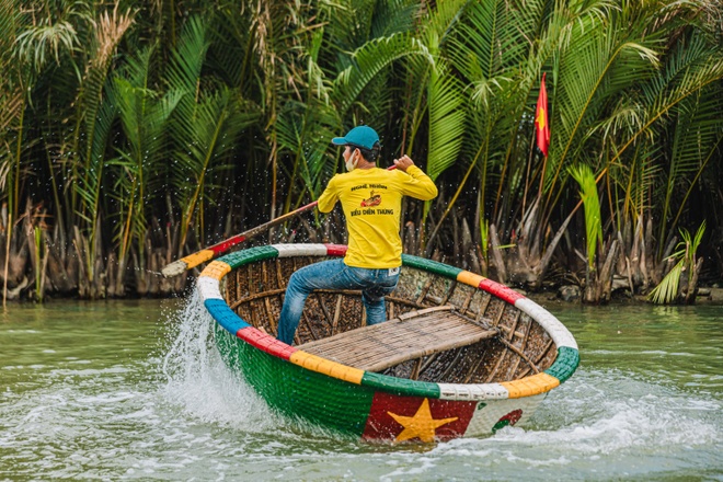 Trải nghiệm cảm giác quay cuồng trên thuyền thúng ở Hội An - Địa điểm du lịch