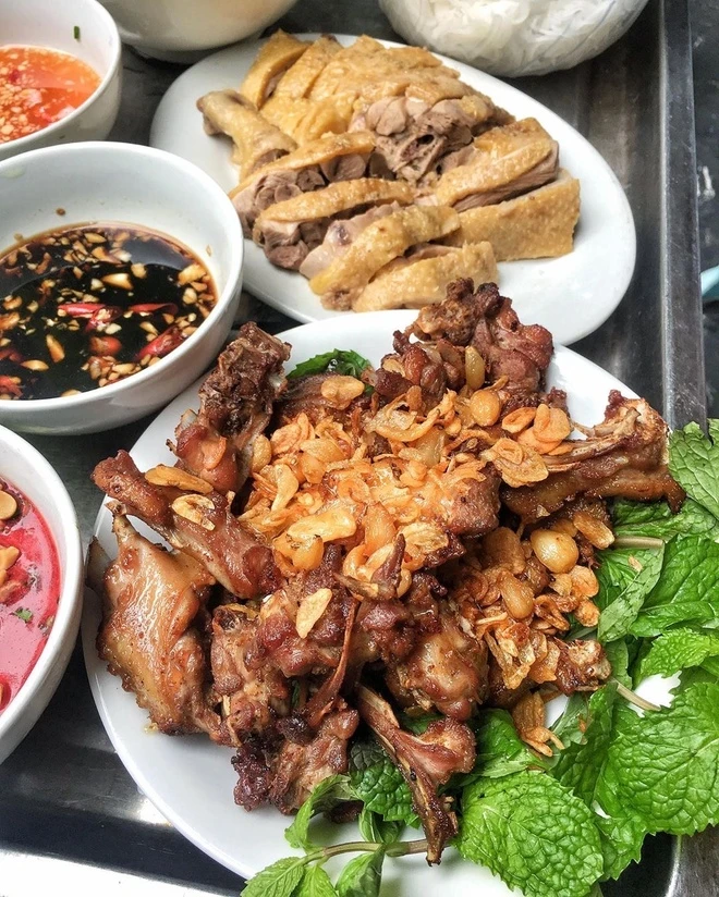 Quán Hiền & Các Quán Bún Ngan Ngon Khác Tại Phố Cổ Hà Nội: So Sánh & Lựa Chọn