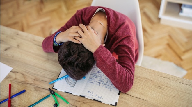 Dấu Hiệu Cảnh Báo Áp Lực Học Tập Ở Trẻ Em: Khi Nào Phụ Huynh Nên Quan Tâm