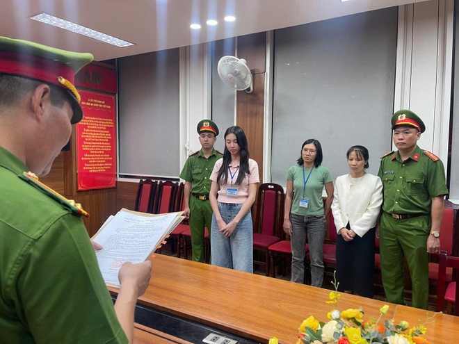 khoi to Thuy Tien anh 1
