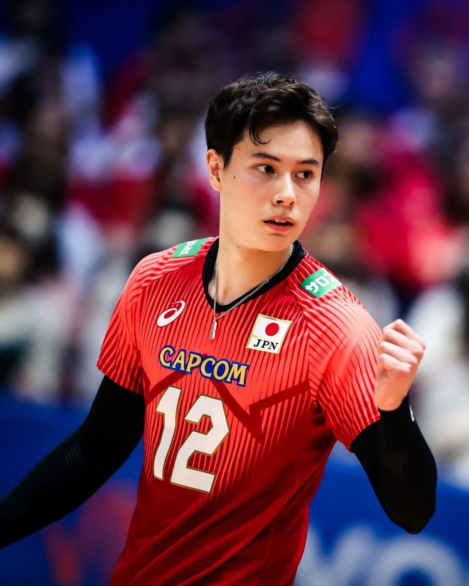 Nam thần bóng chuyền trước khi bị tố cặp kè diễn viên phim người lớn - Đời sống