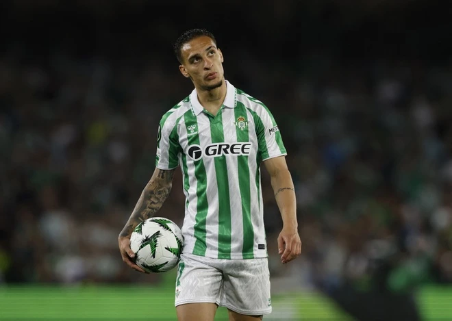 Tin chuyển nhượng tối 15/4: Xong vụ Antony trở lại MU; Man United chốt bom tấn thay Bruno Fernadnes?