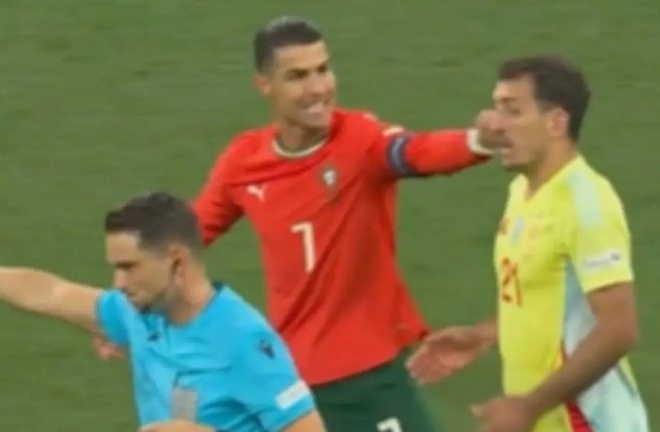Hành động gây tranh cãi của Ronaldo ngày Bồ Đào Nha vô địch 2 chung ket Nations League anh 1