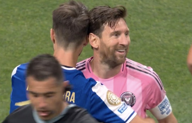 Hành động khiến CĐV phẫn nộ của cầu thủ Bồ Đào Nha với Messi 2 Khoảnh khắc gây phẫn nộ trong ngày Messi lập siêu phẩm - Thể thao