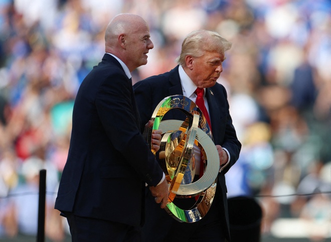 Ông Trump gây chú ý trong ngày Chelsea vô địch thế giới - Thể thao
