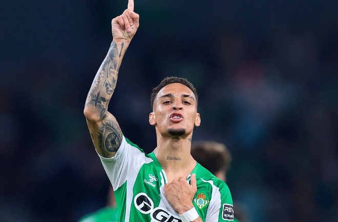 Antony lập cú đúp siêu phẩm - Thể thao