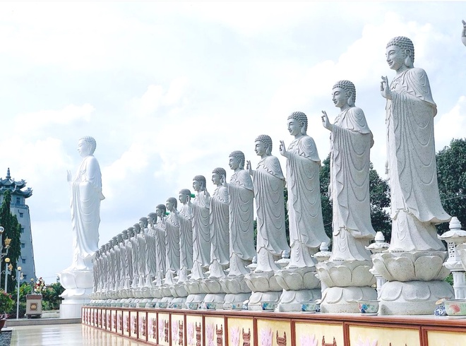 CHÙA VẠN PHẬT ẨN MÌNH TRONG CON HẺM NHỎ GIỮA LÒNG SÀI GÒN
