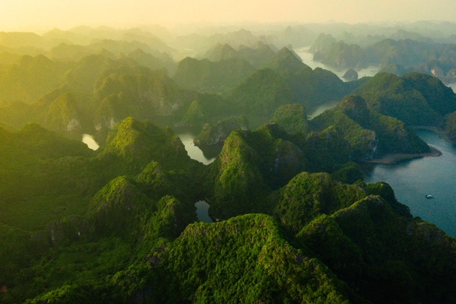 Có gì trong 'tour tỷ phú' trên vịnh Hạ Long