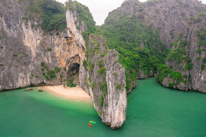 Có gì trong 'tour tỷ phú' trên vịnh Hạ Long