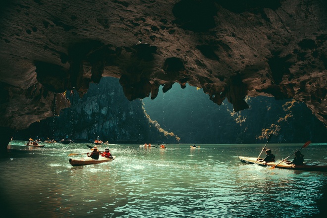 Có gì trong 'tour tỷ phú' trên vịnh Hạ Long