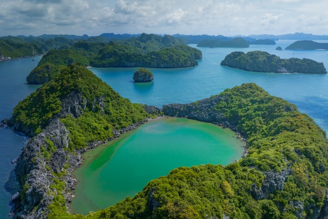 Có gì trong 'tour tỷ phú' trên vịnh Hạ Long