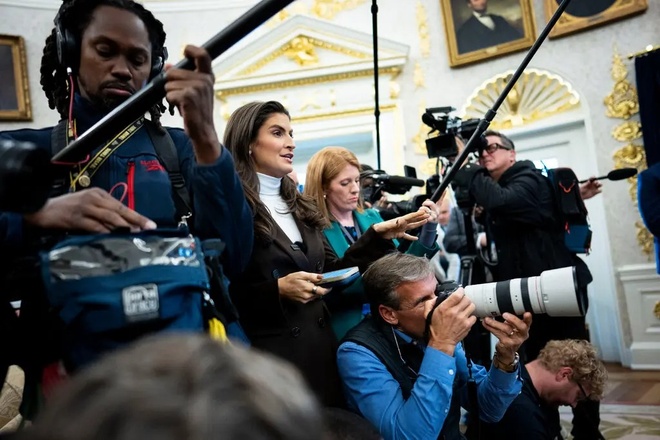 Ông Trump mắng phóng viên CNN vì 'không cười' | Znews.vn