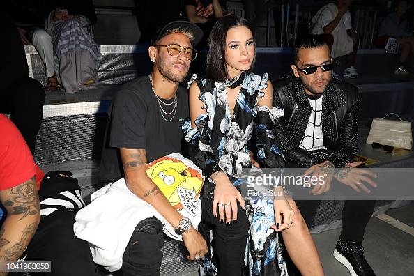 neymar and her girlfriend went to paris fashion week brother 5