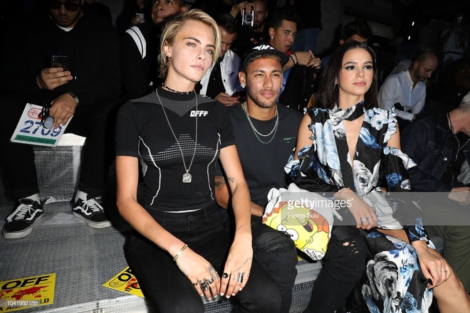 neymar and her girlfriend went to paris fashion week brother 6