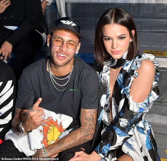 neymar and her girlfriend went to paris fashion week brother 3