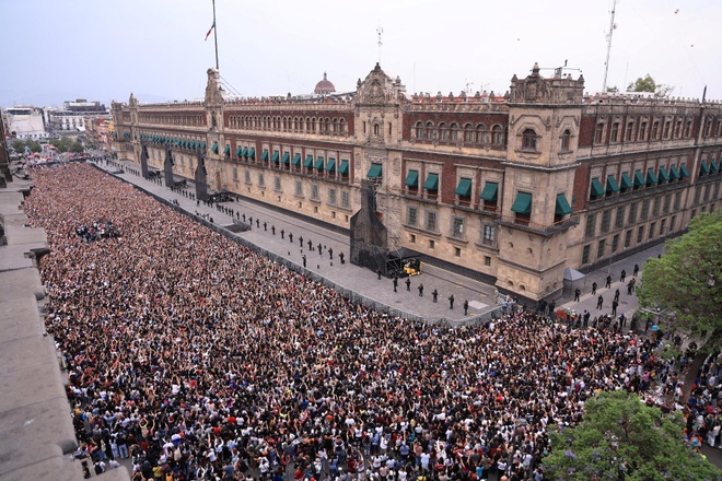 Cảnh tượng nghìn nghịt người 'không lối thoát' ở Mexico | Znews.vn