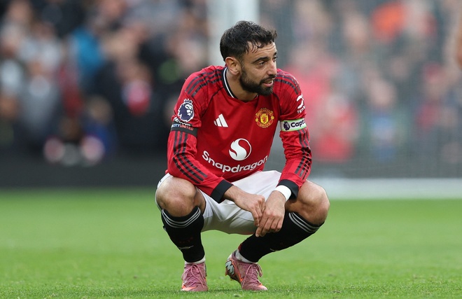 Tin chuyển nhượng mới nhất 17/10: MU hạ giá bán Bruno Fernandes; Vua phá lưới cập bến Man Utd?