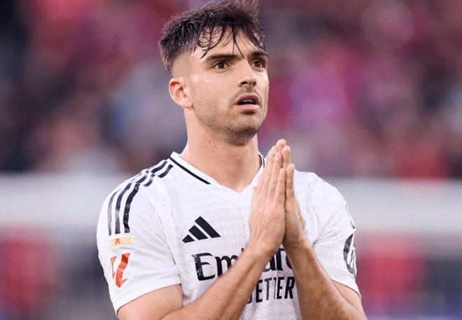 CĐV Barcelona khiêu khích trung vệ Real - Thể thao