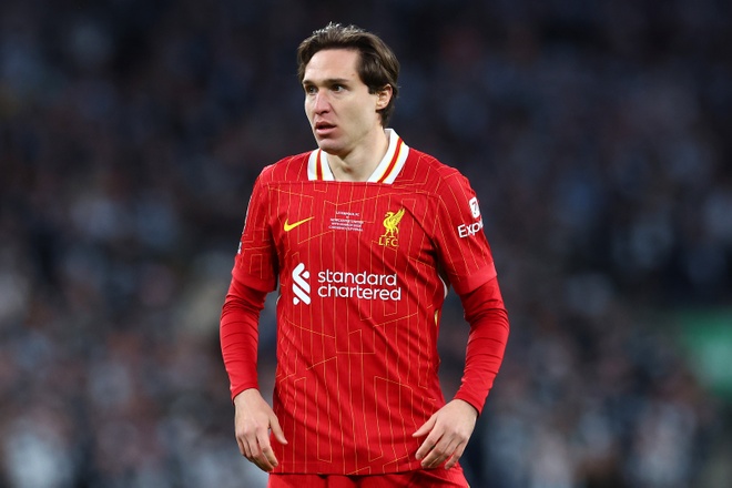 Arne Slot thẳng tay loại hai siêu sao khỏi Liverpool 3 Chiesa đảo ngược tình thế ở Liverpool - Thể thao