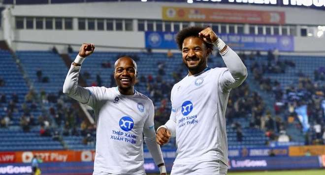 Xu&acirc;n Son bị từ chối b&agrave;n thắng, ĐVKĐ V.League nhận b&aacute;o động đỏ ở nh&oacute;m trụ hạng với kỷ lục buồn