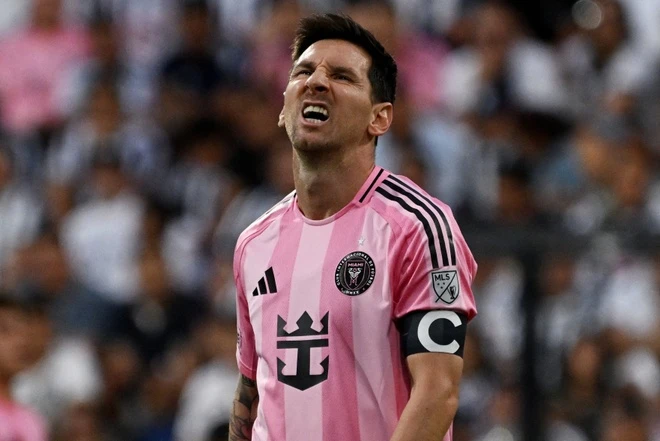 Kết luận vụ Messi x&ocirc;ng v&agrave;o ph&ograve;ng trọng t&agrave;i | Znews.vn