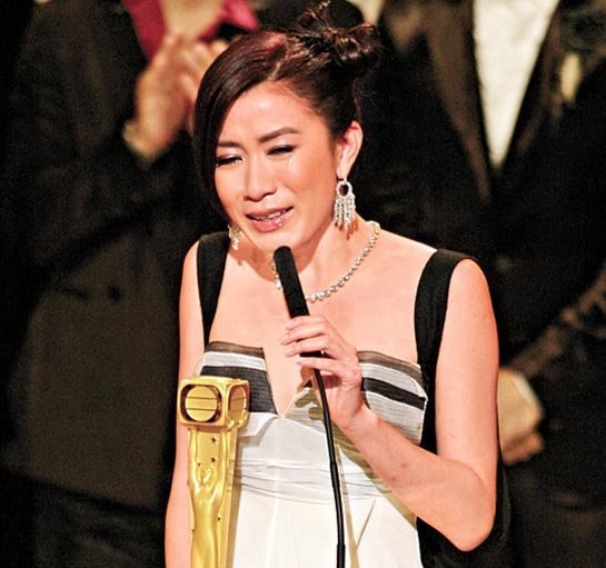 Năm 2006, lần đầu tiên đăng quang Thị hậu TVB, Xa Thi Mạn đã bật khóc vì xúc động. Ảnh: TVB