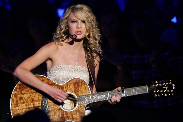 Taylor Swift tro lai nhac dong que anh 1