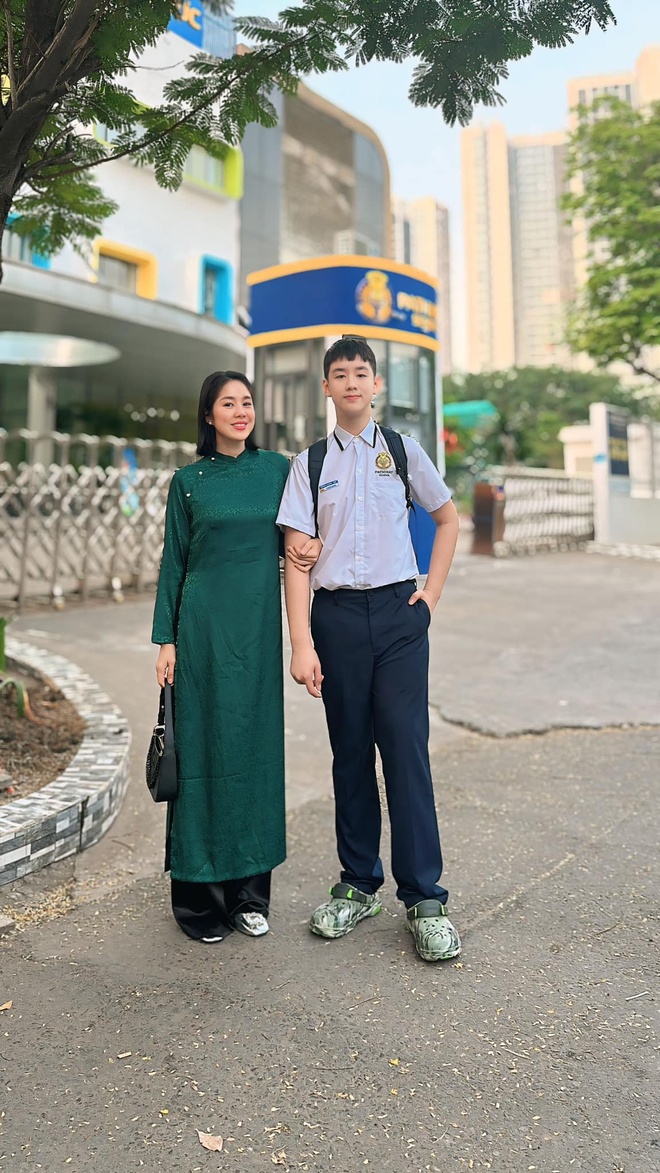 Con trai Lê Phương cao gần 1,8 m - Giải trí